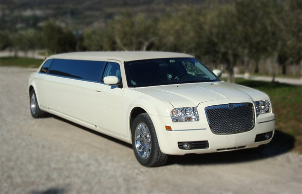 Columbus White Chrysler Limo