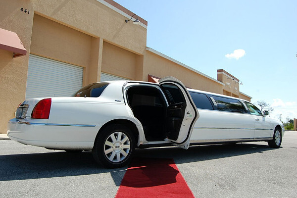 Columbus White Lincoln Stretch Limo